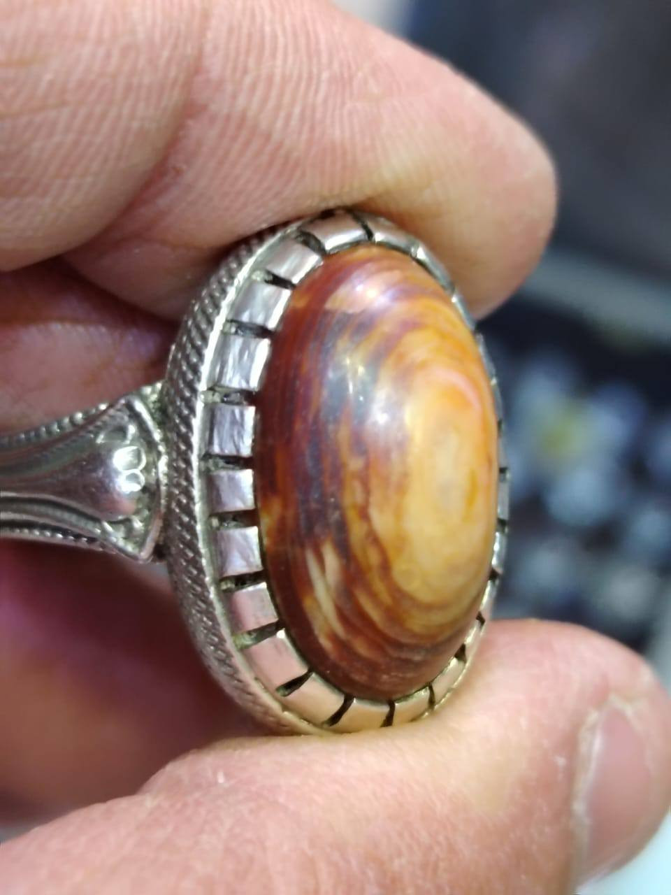 صباح الخير سعر قطعه ١٠٠ الف الي يريدهن يراسل أو يتصل هذا رقمي *********** حسين ابو ورود
