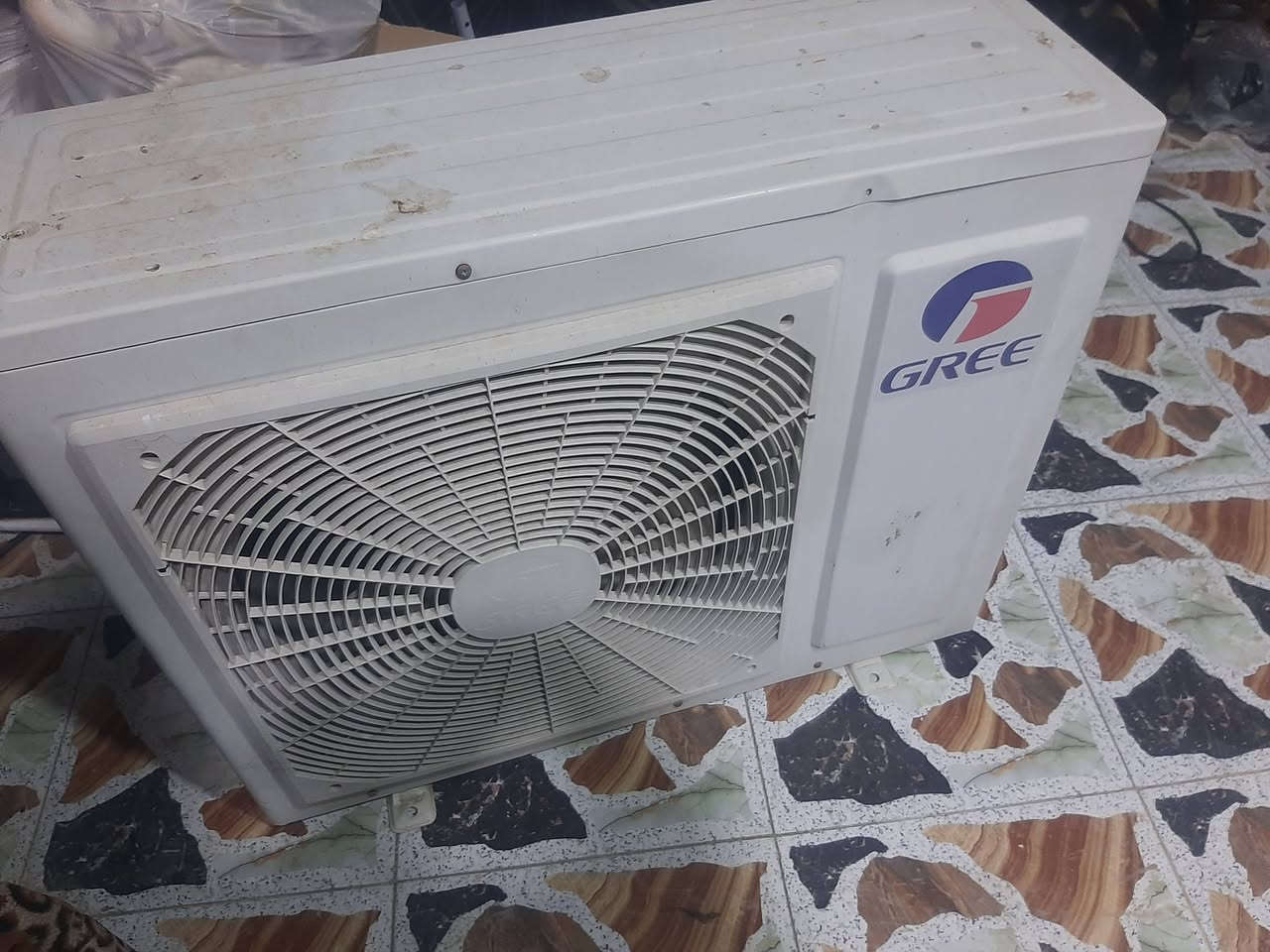 قطعه خارجيه كري شغاله بدون غاز طن ونص وذا عندك خارجيه عاطله اخذه ونطيني فرق عنوان بصره حي بغداد المجلس محافظه رقم هاتف ***********  واتساب
