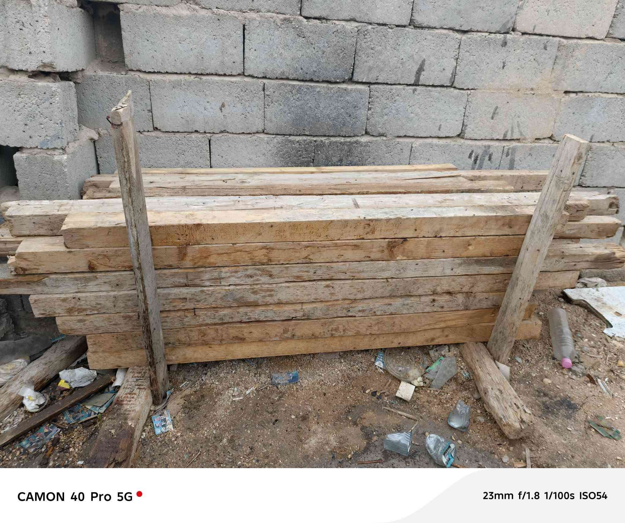 السلام عليكم خشب للبيع مكاني كربلاء تلث مكاعب البو 4 والباقي مقاصير سير ابو 3 سير ابو متر ونص ولوح متر متر ونص كدام عينك ***********السعر مليونين وبيهن مجال
