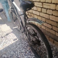 بايسكل للبيع شغال يحتاجلة بس گير السعر 50وبي مجال للطيبين. الرقم 07780...