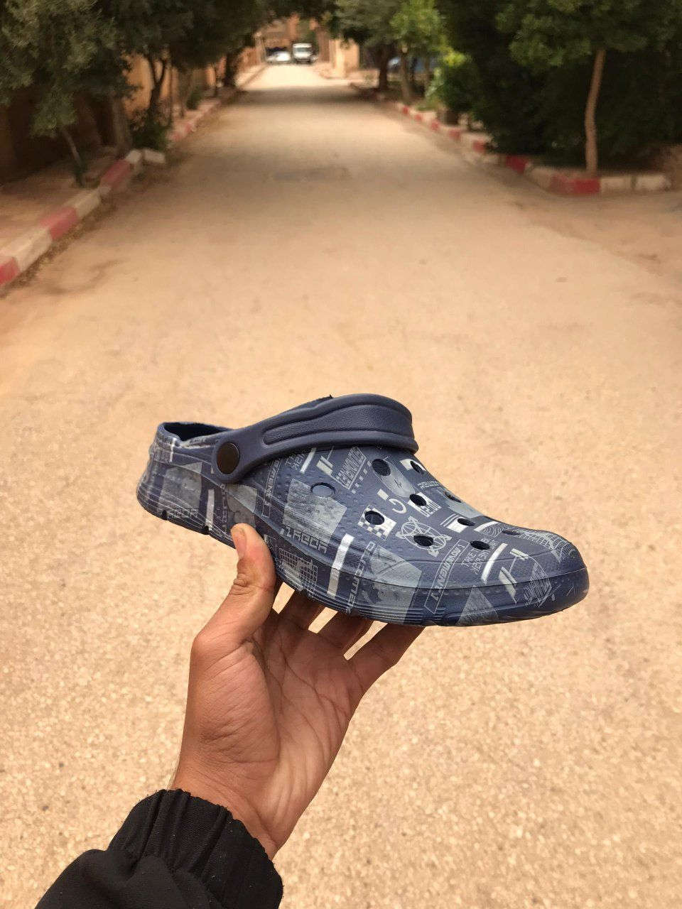 الأناقة تبدأ من الأسفل! 😎✨
كروكس بتصاميم عصرية فريدة (Black Camo & Deep Blue) تجمع بين الراحة المطلقة والمظهر الفخم لخرجاتك اليومية.
​📦 متوفر الآن للتوصيل.
👉 المقاسات متوفرة من 40 .....44
ب 55 ألف برك 🌟🌟


**إذا كنت صاحب هذا الإعلان وتريد حذفه لأي سبب، رجاءا أرسل رسالة إلى الدعم الفني**