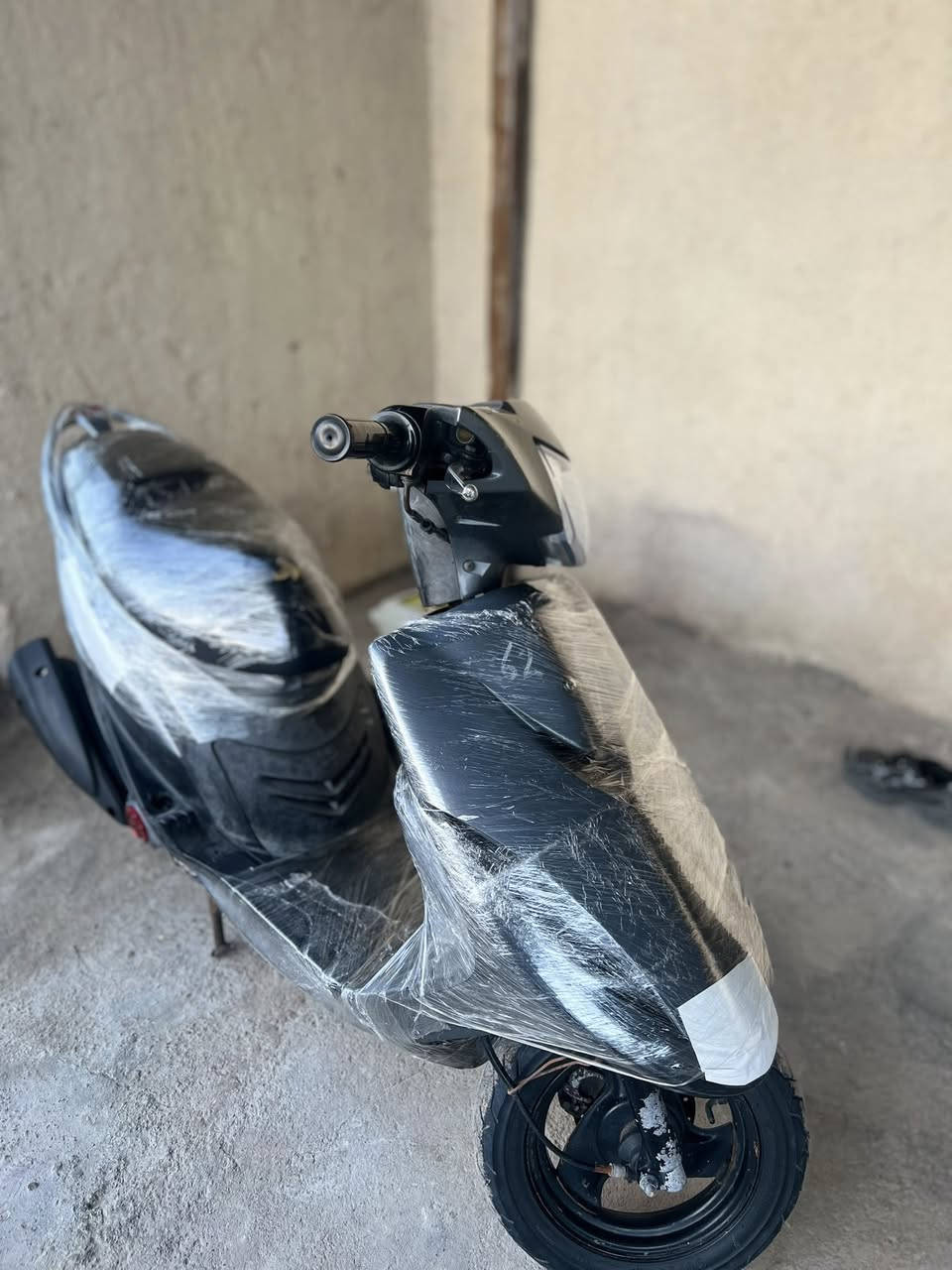 السلام عليك دراجه ماكس موديل 2008 حديث لاتات زون حديث دراجه ما مفتوحه برقي ستوى نازله من الحاويه  كله ختم واحد من لواقيه له كفرات العنوان بصره القرنه رقم *********** السعر 1050 وبيه مجال
