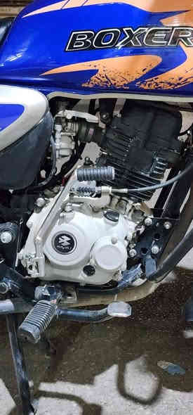 سلام عليكم يولد بوكسر للبيع موديل 23 مامرقمه اكفلها من السرقه فقط منفيس وياها مجفته صار شهر تجفيت مضبوط السعر 1250 بيها مجال بلاتصال *********** عنوان كركوك
