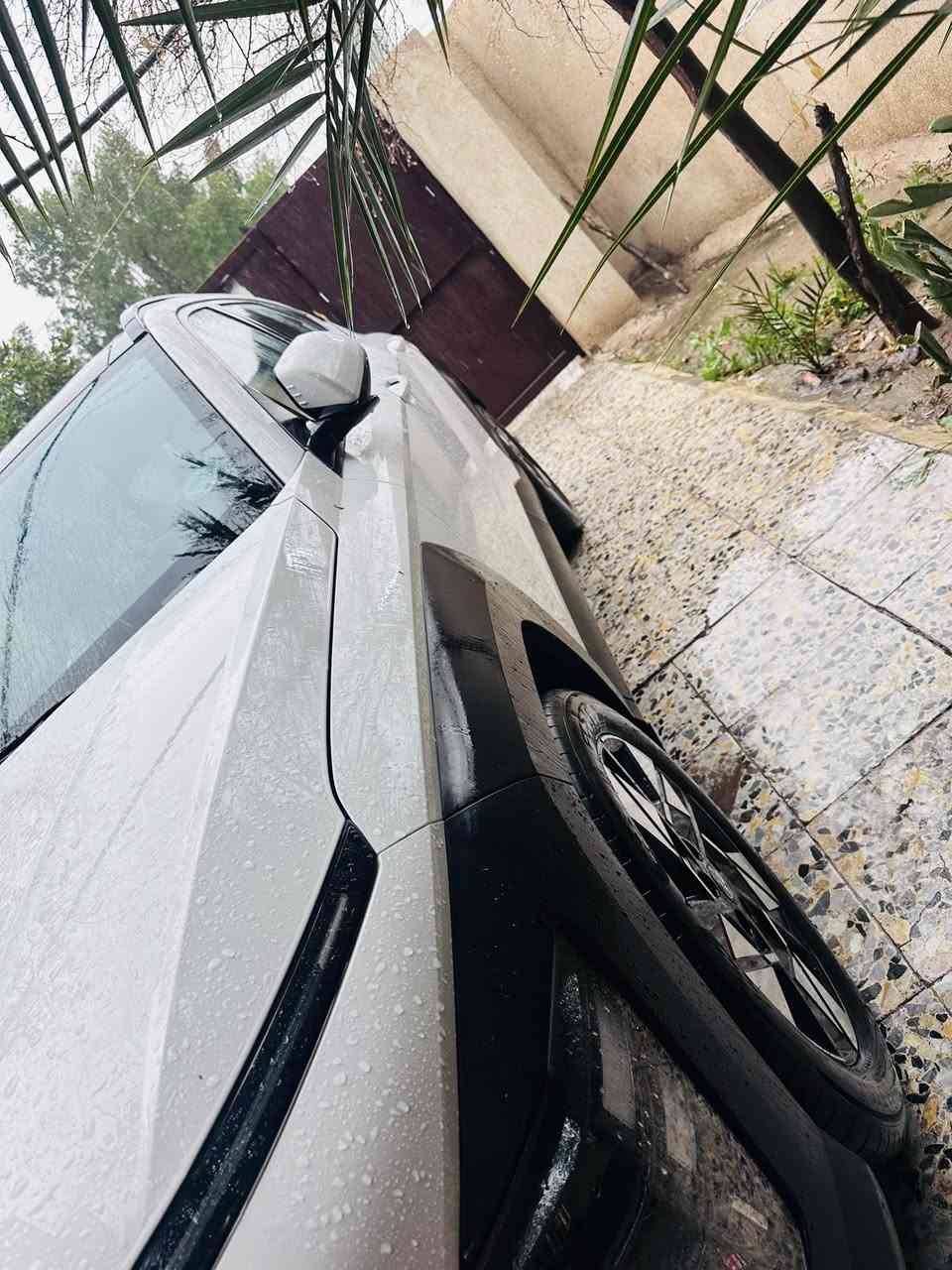 السلام وعليكم كونا للبيع
 موديل 24 خليجي مكفوله
مكينه 2000 فول مواصفات
ماشيه 23الف قابل للزياده
السعر 207$ بيها مجال بسيط 
للاستفسار***********
