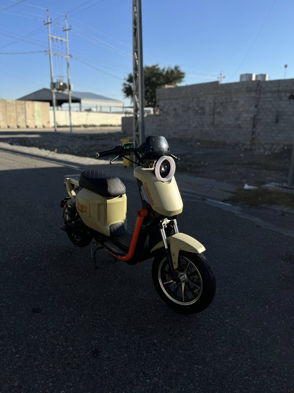 سلام عليكم

دراجه شحن F3
دراجه كلش حلوه جديده
قشرهه جديد اي عيب مابيها
لايتات و ليداد كلها سليمه
سويج و بصمه و كارت كلها موجودات
بطاريات جديد 32A امبدله تقريبن صارله شهر 
سعر 500 الف قفل لا تخابر وتعامل 
مكانه كركوك
رقم ***********
