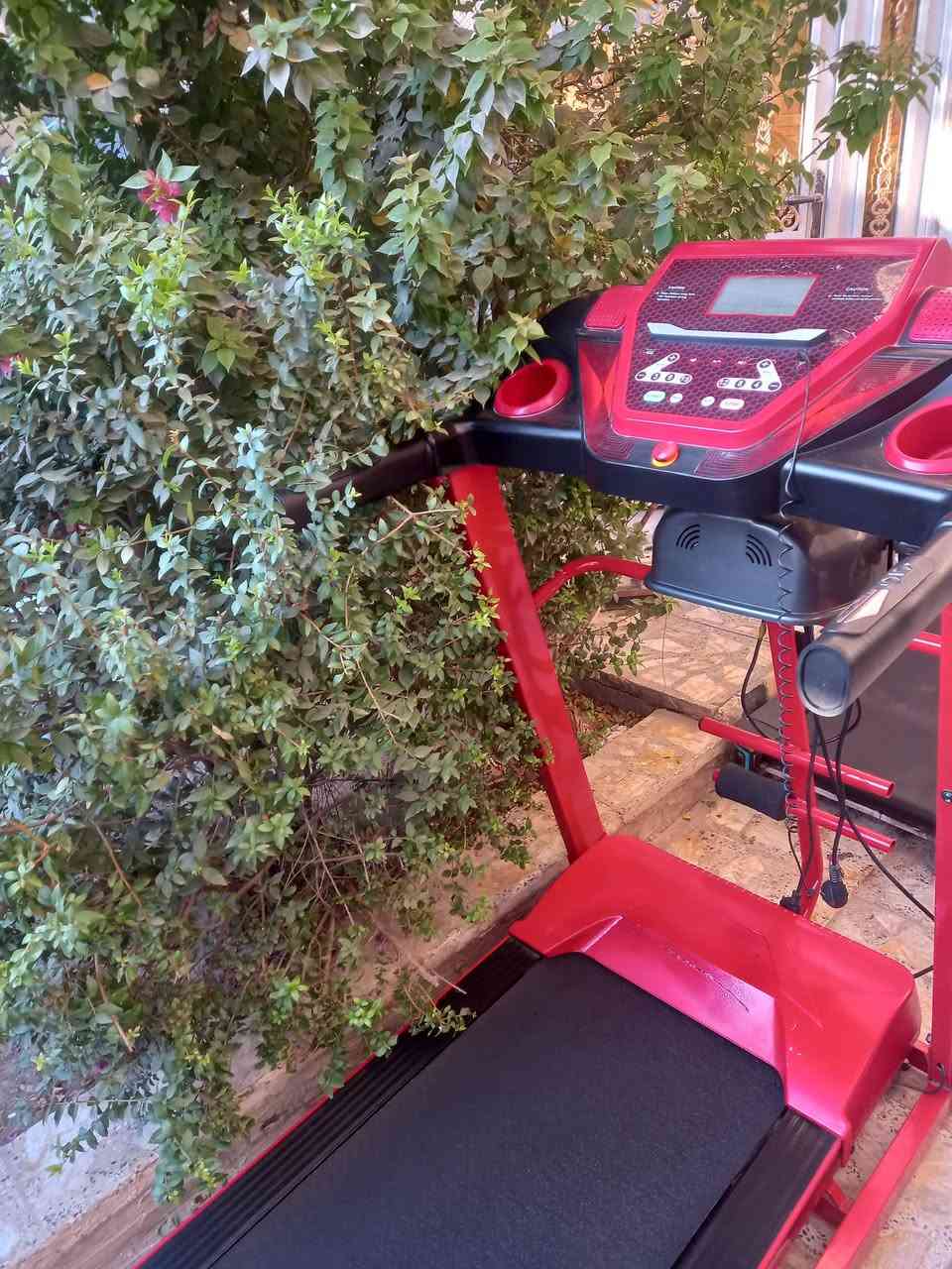 جهاز جري استخدام منزلي نضيف جدا وزن يتحمل ١٦٠كيلو دبل ماطور جبلي سعره 200 بي حزام تكسير شحوم تدليك جسم كامل موصفات مبي ثري سماعات بلوتوث العنوان بغداد ***********
