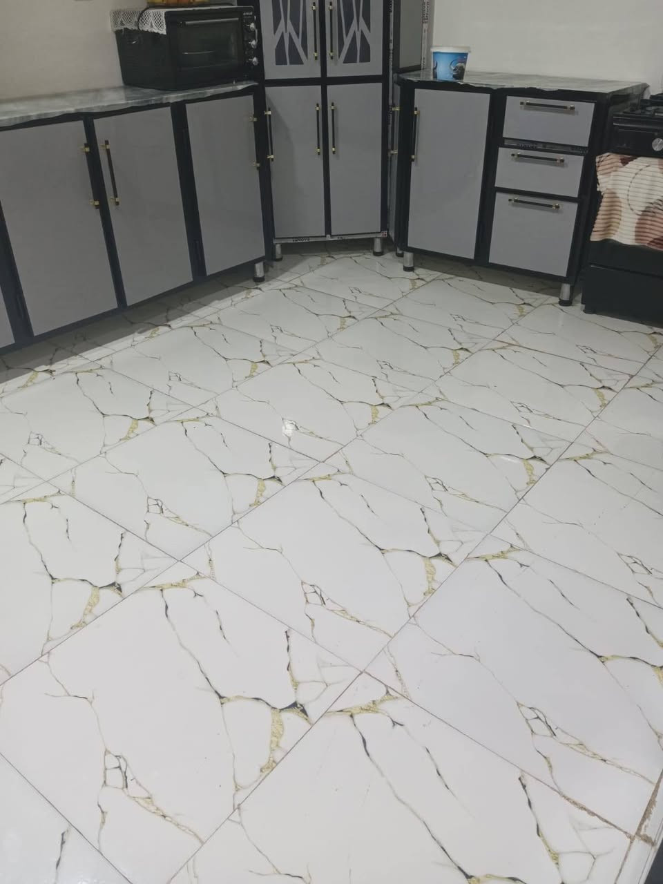 دااار تطلوووعه مساحه 100متر حي ميسان قطاع 23علساحه 
طابقين البيت 3غرف نوم 2صاله استقبال مطبخ صحيات عدد 3تطلووووعته 60مليون مع المجال مطلوب 86الاستفسار مكتب الجبوري للعقار ***********
وات ساب بلخدمه حالين بي رهااان

