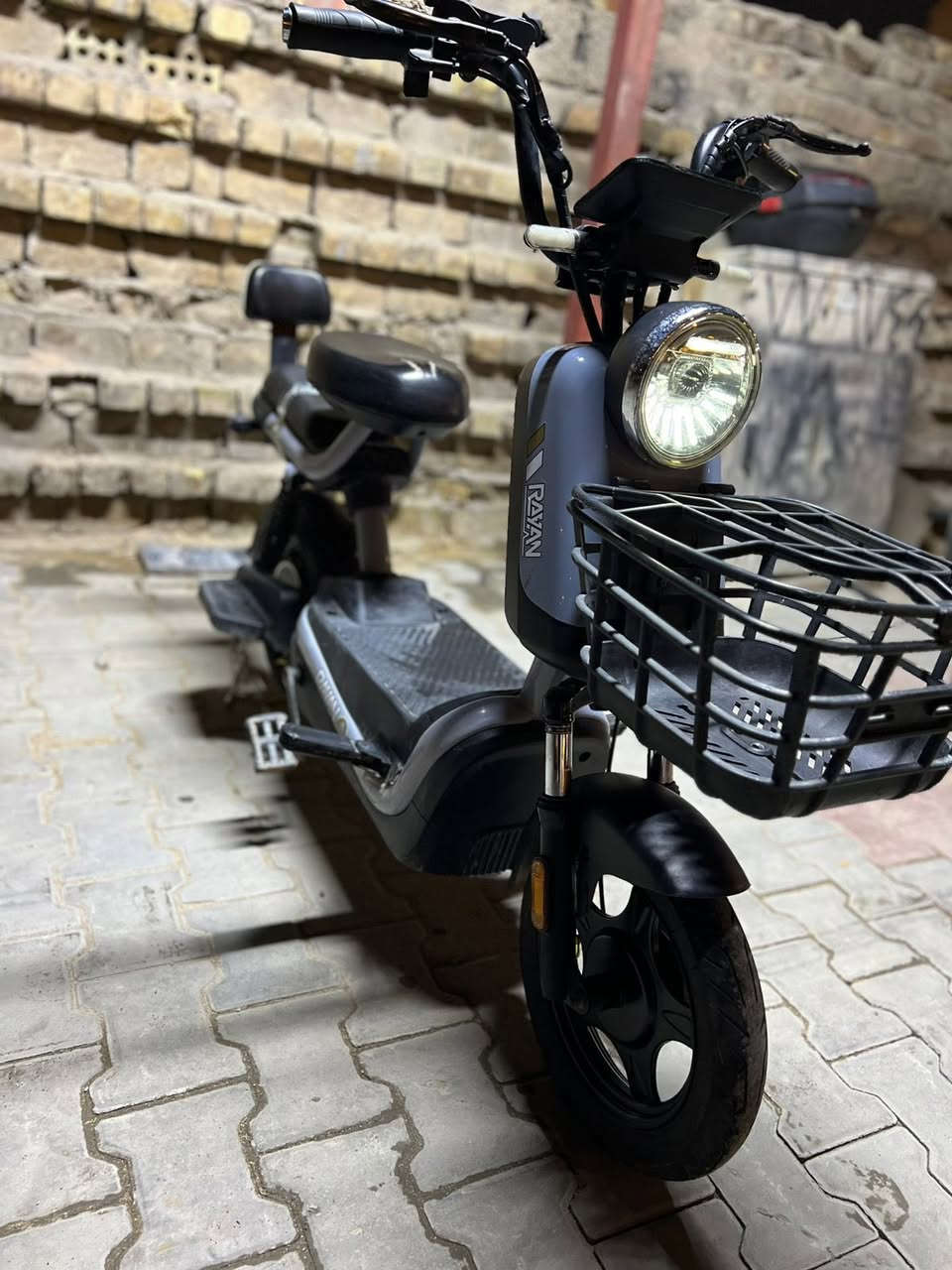 سلام عليكم شباب دراجه شحن البيع نوع الريان دراجه استخدامً قليل وصل شراء موجود صارلها شهر من اخذتها دراجه ع فحص كامله مكمله مواصفات. بيها تخبل 

الموديل 2026
الحجم 14
بطاريات 4
السرع 1.2.3
دبل اشاره 
اشاير رباعيه 
شاشه تاب تعرض الك كل عطل يصير بل دراجه 
سله اماميه 
تشغيل عن بعد 
جهاز انذار السرقه 
دراجه من شركه الريان 
اي استفسار تصالً 

***********

مكاني بغداد
