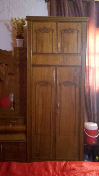 السلام عليكم غرفه اخشاب للبيع نظيفه واحله من الصوره بعد الشراي يتفظل خاص الاستفسار ‏***********
