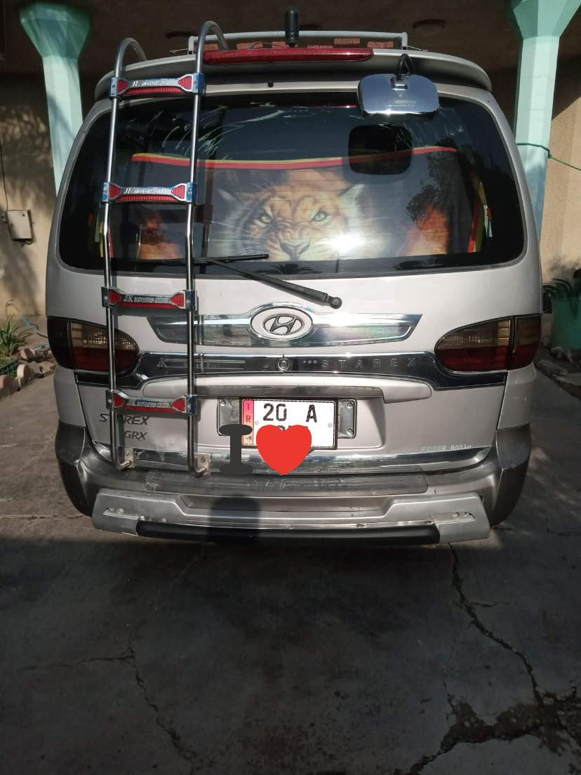 سياره استاركس للبيع موديل 2006 كير عادي تبريد تدفيه شغال تخم تايرات جديد صدر أمامي  خلفي جديد كهربايات شغال خير من الله العنوان ديالى خانقين  السعر 90 أو بي مجال بسيط   رقم موبايل ***********
