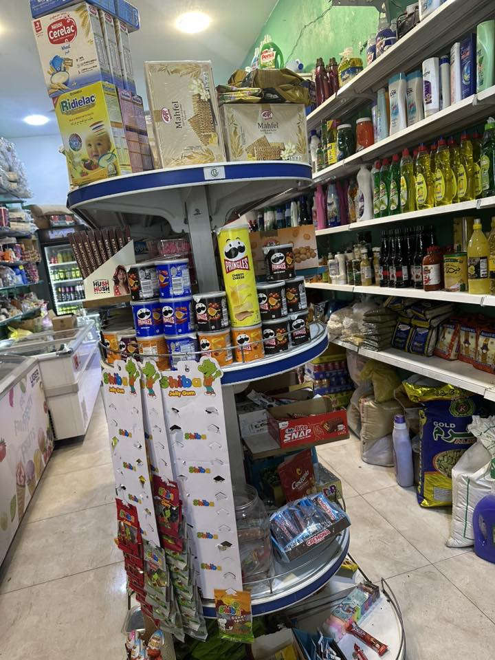 سلام عليكم رفوف خشب نضيفه ١٠قطع مع سفينه وسطيه مكان مكان حي جهاد ***********رايدهن كلهن٢٧٥
