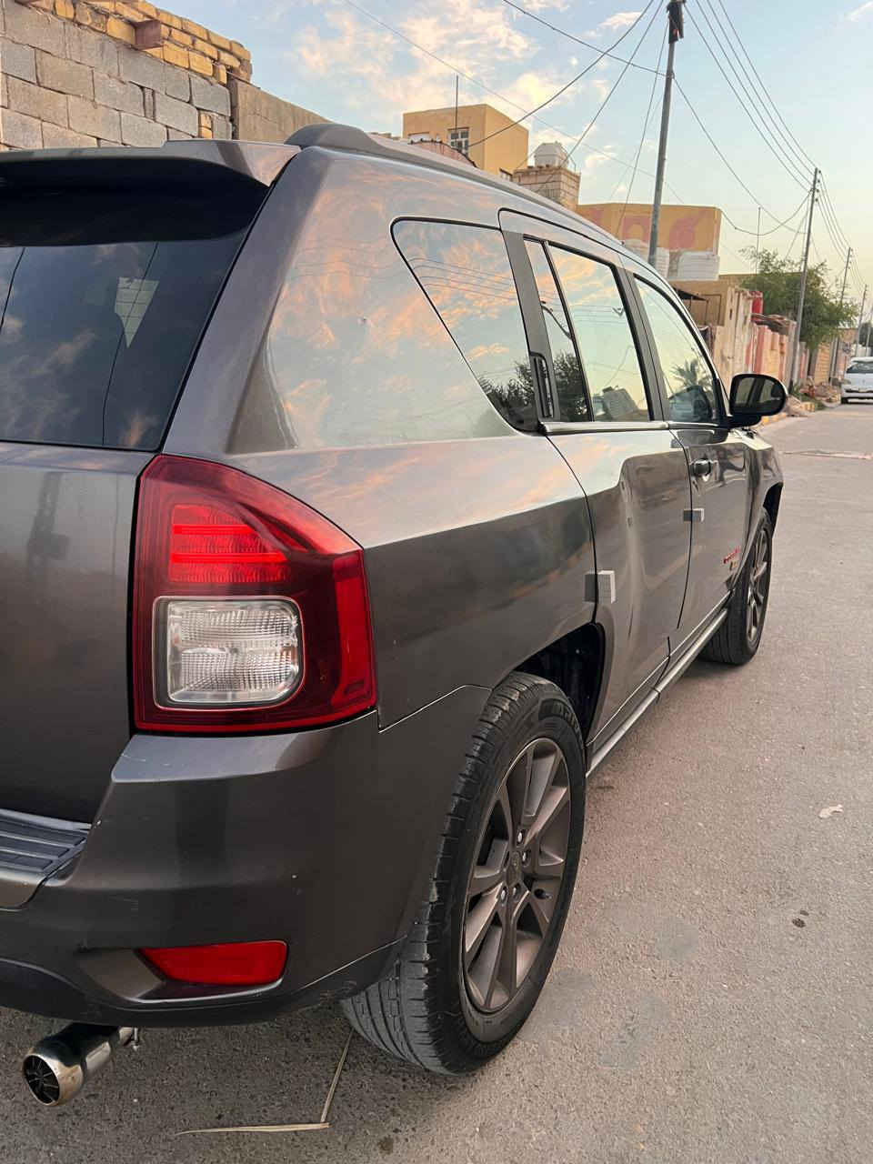 السلام عليكم (جيب كومباس) 2016...
مستعجل على بيع

او مراوس

سياره جاهز 

دواخل على وضع شركه 

مكينه كير شرط لفحص

تخم تاير 

فتحه سقف

تبريد حدادايه

جهازه مال جناي 

شرط تفحص وترايك وين مكان 

وبيها امكان صبغ مواضحات بنشر.... 

مكان سوق الشيوخ ناصريه

لللاتصال ***********... 

السعر 105....  وبيه مجال حك جيه.
