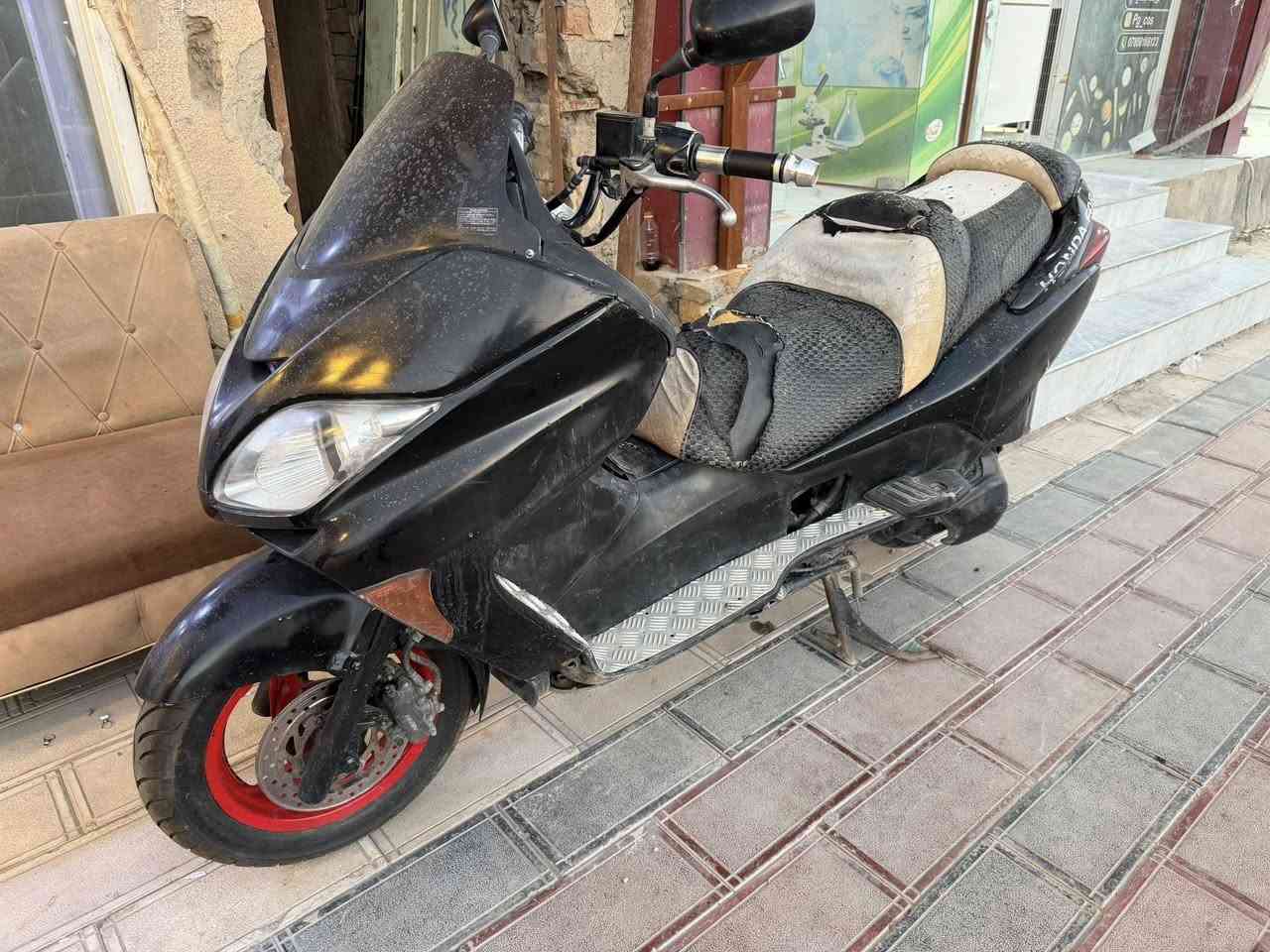 السلام عليكم للبيع فورزا 0/9دراجه جاهزه وكامله كهربائيات شغاله كلها محرك مفتوح السعر ب700وبيها مجال العنوان ناصريه مركز للاستفسار ***********
