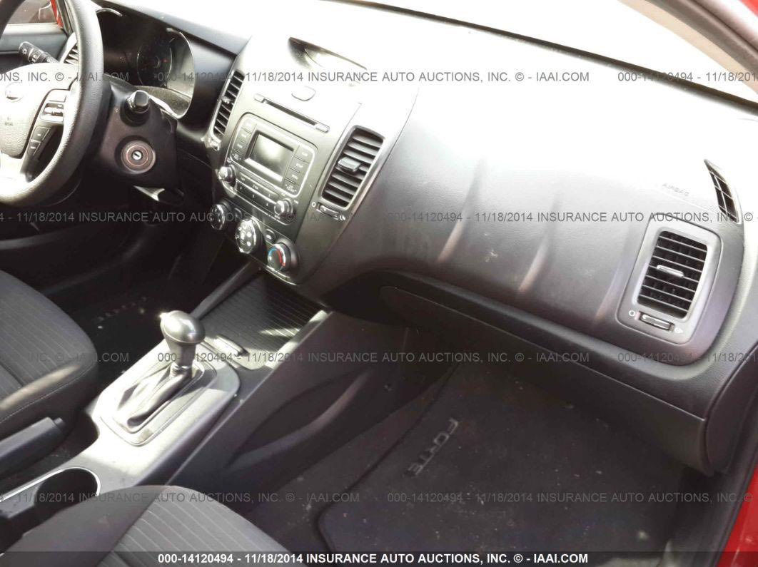 السلام عليكم 
سيارة فورتي 2014 للبيع فقط  مصبوغه حزام اثر وقماره بيه شويه جراد مكينه وكير خير من الله سياره باسمي رقم ديالى 
سعرها 95 وبيه مجال 
رقم ***********
