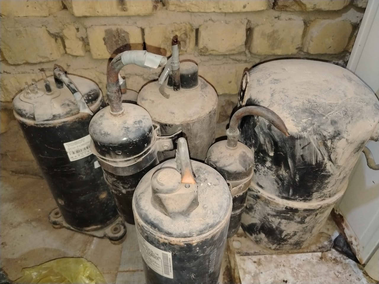 متاح متاح خارجيات 2 طن جدد جبسون الوارث تيربو هايبر الحافظ كذلك خارجيات واحد طن ميديا دنكا ناخذ القديمه ونشيل لك جديد مع فرق حسب الاتفاق كذلك تتوفر لدينا انابيب مستعمله الداخليه قناه خارجيه قطع داخليه كارتات توسوت و دنكا و الحافظ العنوان بابل شارع 60 للاستفسار *********** المحاويل, بابل
