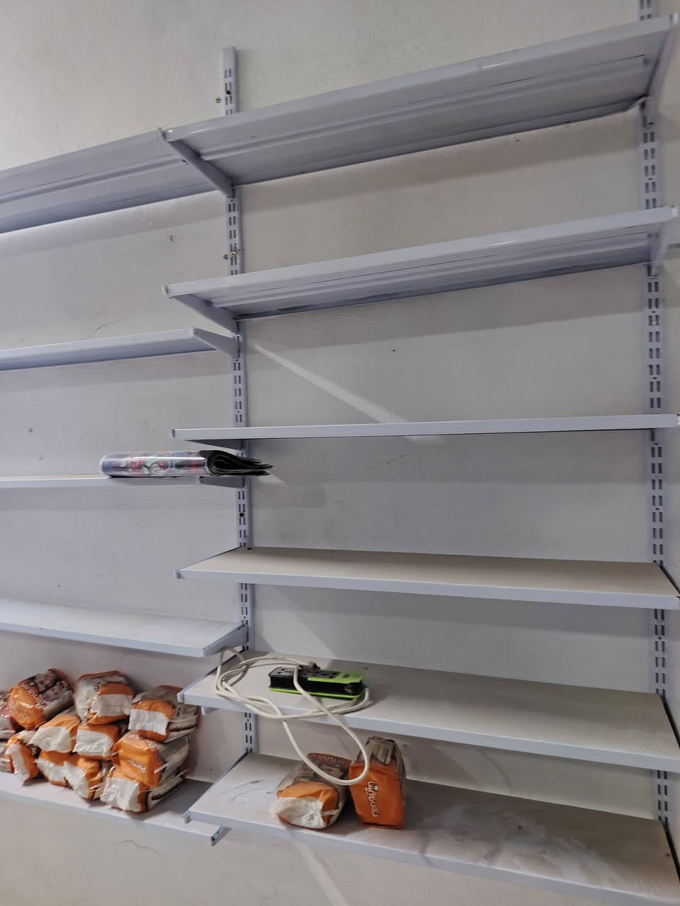 غراض محل للبيع مجمده ١٨ قدم براد كولا الأصلي
رافع قدره
سبلت الوادي غراض جديده
رفوف جديده
مكانهن وركاء
*********** رقم صاحبهن
