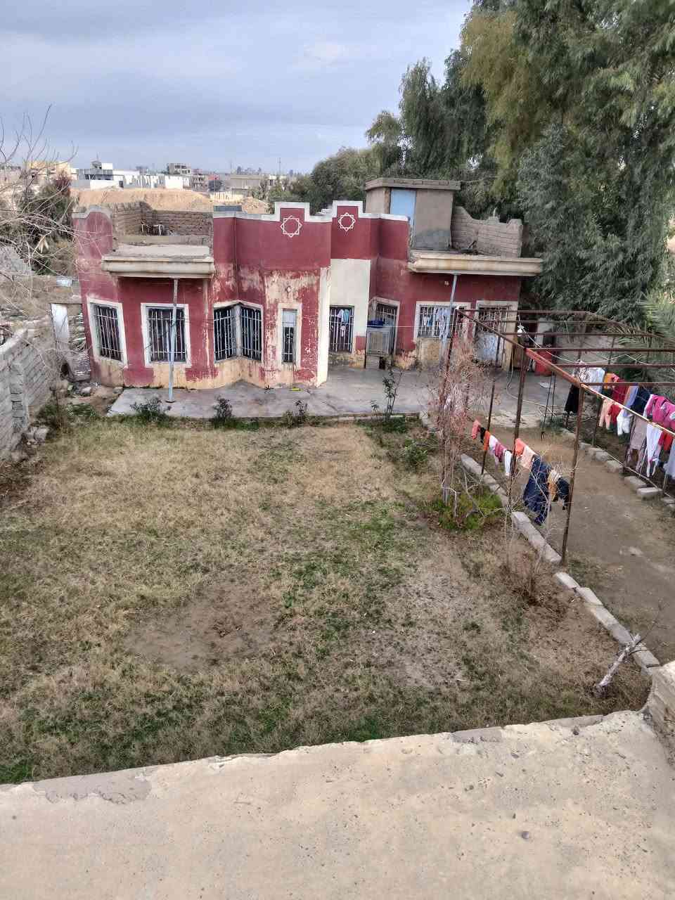 السلام عليكم ورحمه الله وبركاته اخواني الاعزاء نشرت بيتي اكثر من مره الناس تكذب عليه  السف على كلن الدار للبيع في بعاجه مقابل منتزه مكانتوش قرب سيطره بعاجه المساحه 1000 متر السعر 85 مليون وبي مجال ومحلات تجارية للاستفسار الاتصال على الرقم التالي ***********
