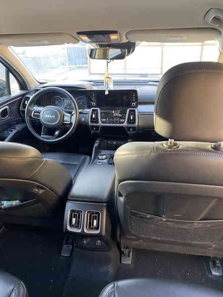 سلام عليكم للبيع سورنتو هايبرد موديل ٢٣ سياره فول موصفات عده فتحه ماشيه ١٣٠٠٠ حادث كماموضح في صور سعره ٢١٠٠٠ مكنها بغداد للستفسار ***********
