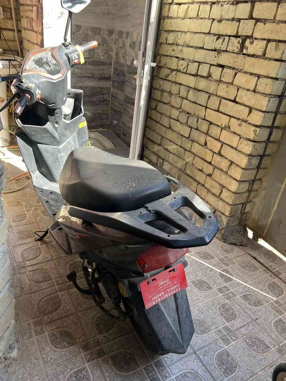 السلام عليكم
دراجة شحن 

5بطاريات 

نضام R

بيهة 4سرع 

بطاريات نص عمر 

الدراجة ايرادلة شوية ترتيب 

السعر 250 وبيهة مجال 

رقم ***********
