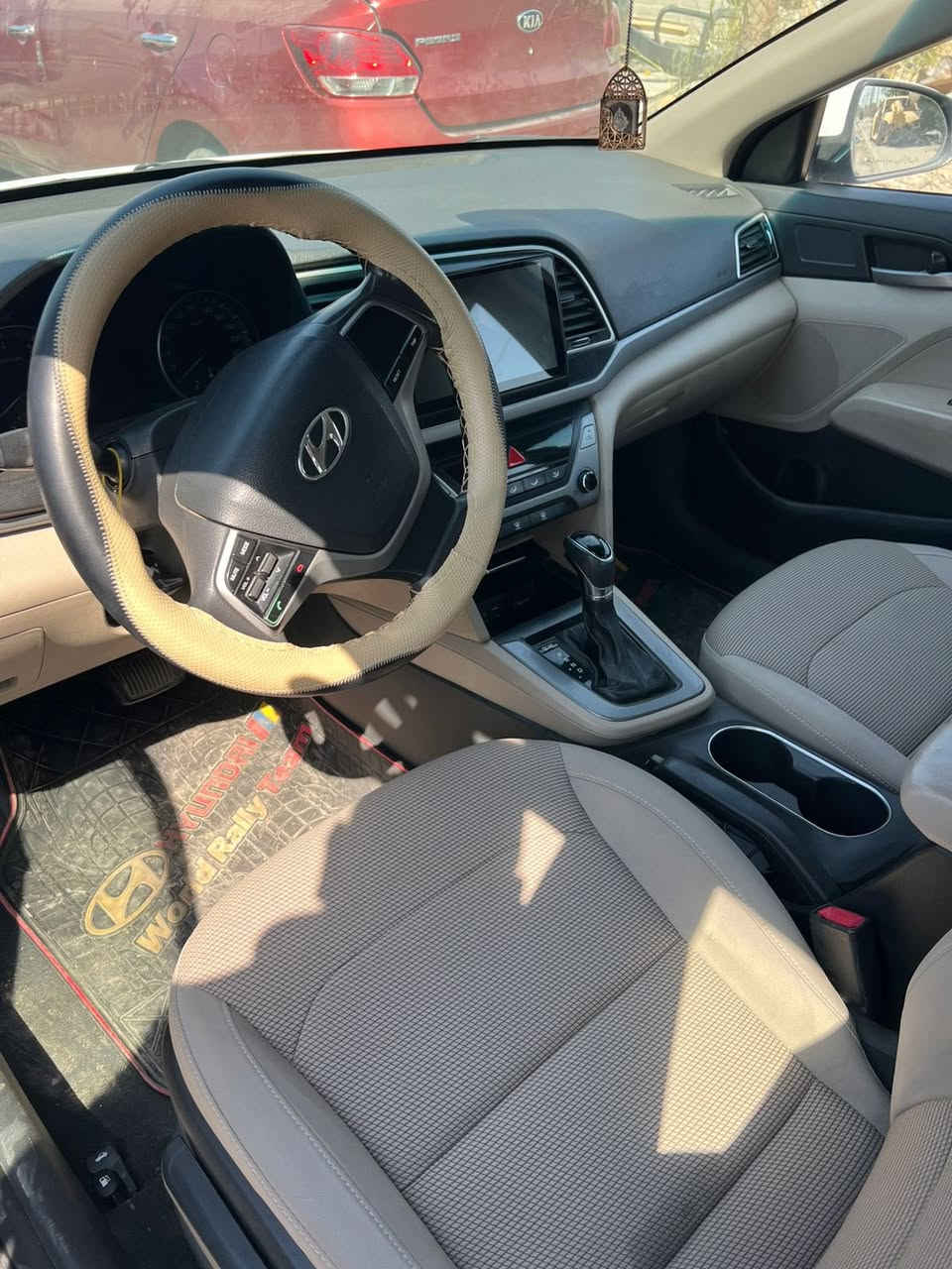 سلام عليكم للبيع الانتره خليجيه بيها ٣ قطع صبغ بدون دواخل موديل 2016 مكاني بغداد العامريه شباب مكلف بلنشر هذا رقم صاحب السياره *********** السعر ١٢٥ بيها مجال
