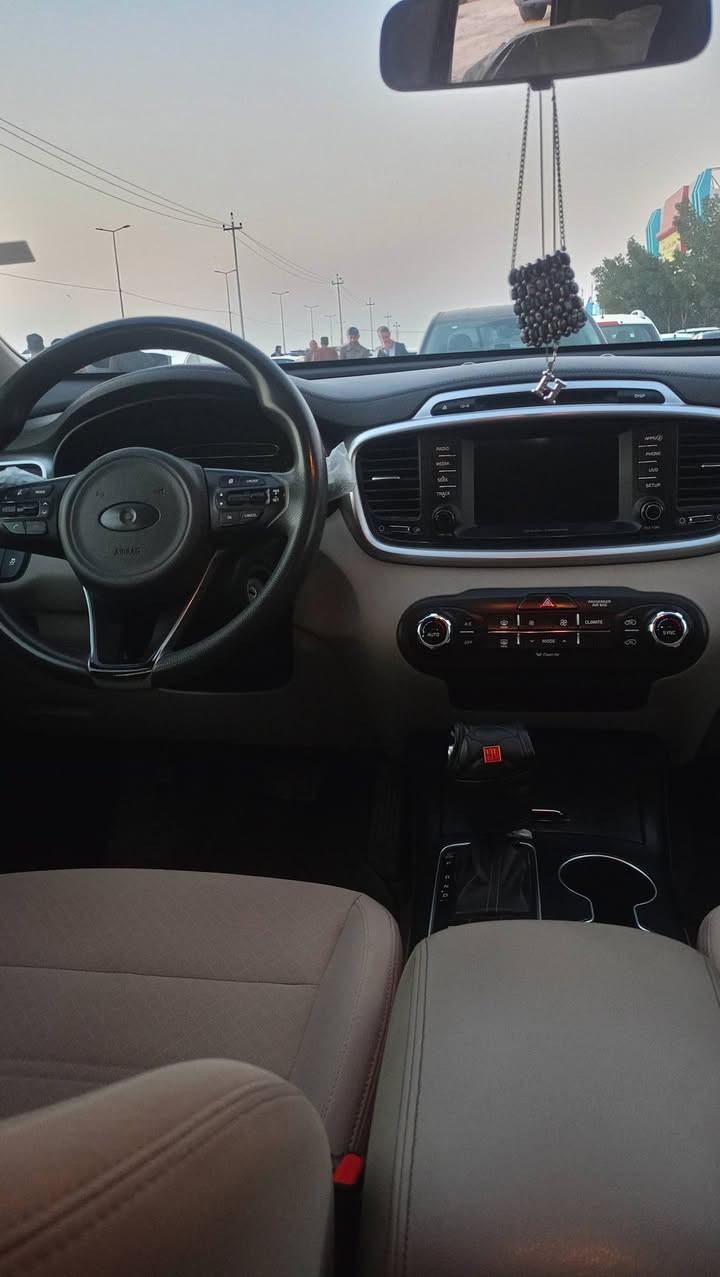 سورنتو موديل 2018 للبيع او مراوس
امريكي الضرر تبديل بنيد فقط بدون عابر 
محرك 4 سلندر
7 راكب
رقم مثنى انكليزي. بأسمي.  
ماشية 78 حقيقي 
السعر 180 وبيها مجال 
سونارها موضح بالمنشور 
مكان السيارة محافظة المثنى.  قضاء الوركاء.  
***********
