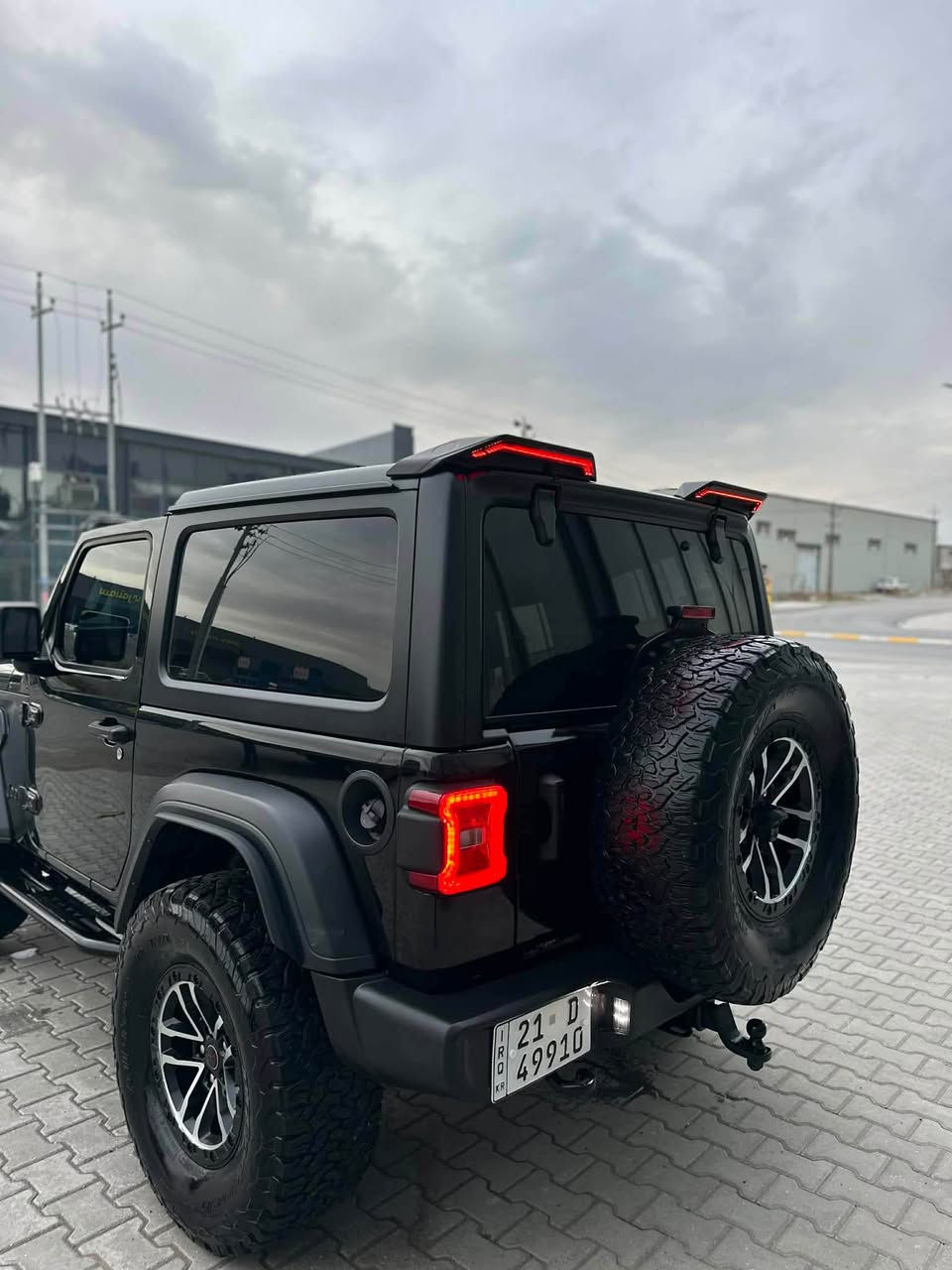 سلام عليكم

جيب رانگلر 2023🇺🇸🇺🇸

السيارة بدون صبغ بدون تبديل بدون ايرباك

مكان السيارة اربيل 
محرك ٦ سلندر v6 

مواصفات ويلز 

شاشة جبيرة 

كاميرا 

تشغيل عن بعد 

بصمة 

گيج الكتروني 

تبريد قطعتين 

نظام AUX ١٢٣٤

لايتات ليد 

بگلايت ليد 

امراية هيتر 

جنح خلفي ليد 

اطفاء ذاتي

سقف متحرك 

جام كارباء

فور ويل   

دوسه TYGERحديد 

 ماشية ٣٦ ميل

السيارة مرفوعة بغراض شركة 
تخم تاير حجم ٣٥ جديدوكالة 
تخم ويالة 392رانگلر بلاد شركة  

السيارة كلش جديدة و حلوة بلواقع هم 

كير و مكينة كله مكفول بدون اي عطل 

سعرة ٢٦٢$ بي مجال

رقمي ***********☎️☎️ أربيل, العراق
