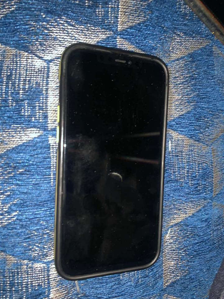 ايفون ١٢ برو ماكس دبل خط ذاكره ١٢٨ الجهاز مبدل شاشه اصليه مال غير جهاز  موgx مال سوك بالشرط بصمه وجه شغال ضهر مكسور شويه بس بلادي ومماثر على اي شي كامرات فول شاشه سلاسه فول مو هاي العاديه الثكيله  بطاريه٧٩السعر ٣٥٠ بي مجال رقم الهاتف ***********
