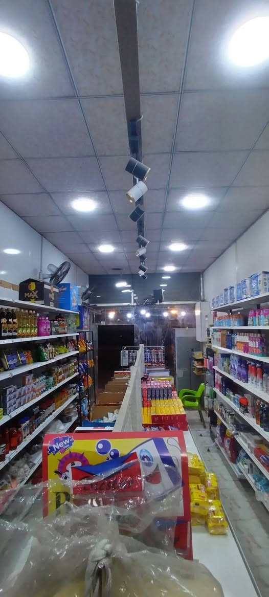 السلام عليكم شباب.   اسواق للبيع.   بوكاني كربلاء بناء الجاهز قرب ملعب كربلاء القديمق اسواق الزيتون.  سعر الاسواق 20,000,000.   واللي يحب يريد الاسواق بخيري ويتدلل.     ***********
