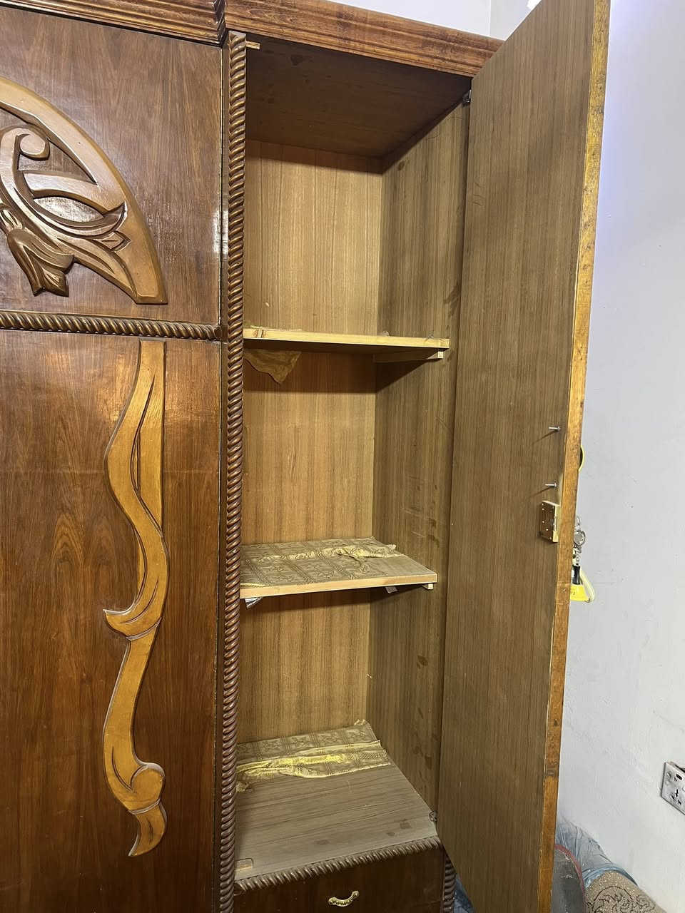 كنتور مع بوفيه بلازمه 300الف ماكن شعب***********
