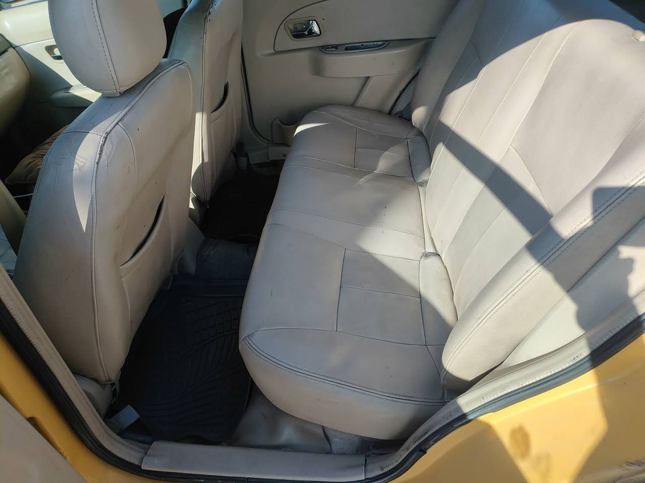 السلام عليكم سياره شيري موديل 13فلاوين گير ومكينه كورله 90 سياره تخم تاير والگشر گدام العين  مصفره مرور وهيئه تحويل مباشر رقم انگليزي بغداد مكان السيارة بغداد أبو غريب  السعر.  28 الشراي يتصل متواجد ع الماسنجر الرقم (***********)
