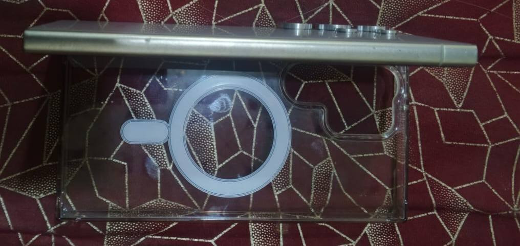 اسلام عليكم تليفون للبيع كلكسي اس 24 الترا ذاكره 256  ملحقاته كامله كارتونه وكيبل شحن  السعر 875 الف قفل من الاخير وين ميعجبك اخذه افحصه و اي خلل بي اني حاظر جهاز مكفول من الفتح والتصليح
العنوان حي العامل شارع ٣٠ 
رقم التليفون *********** بي واتساب
