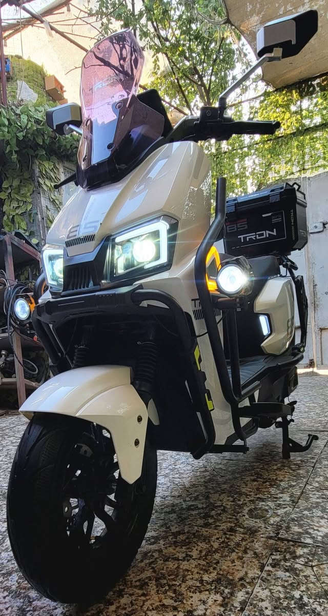 السلام عليكم..
 صاعقه.. 2026....TRON......عدد البطاريات..6..مسطره ..النوع كرافين..الملف ..2000w...تمشيك بل شحنه الواحده ..70.k.كيلو ....بلوتوث..مثبت سرعه..مخرج شحن USP...شاحنه اصليه تدعم الشحن السريع والأيقاف الذاتي عند امتلاء البطاريات..الدراجه بعده وضع وكاله..مستخدمه _7 _ ايام    فقط ..مكفوله من الشخط الواحد ..تكدر تكول زيروو..وصله بيه ..السعر (مليون ) قفل ...مكاني بغداد الشعب..قرب محكمة الشعب الجديده على الشارع العام الشراي يتصل..***********...واتساب موجود
