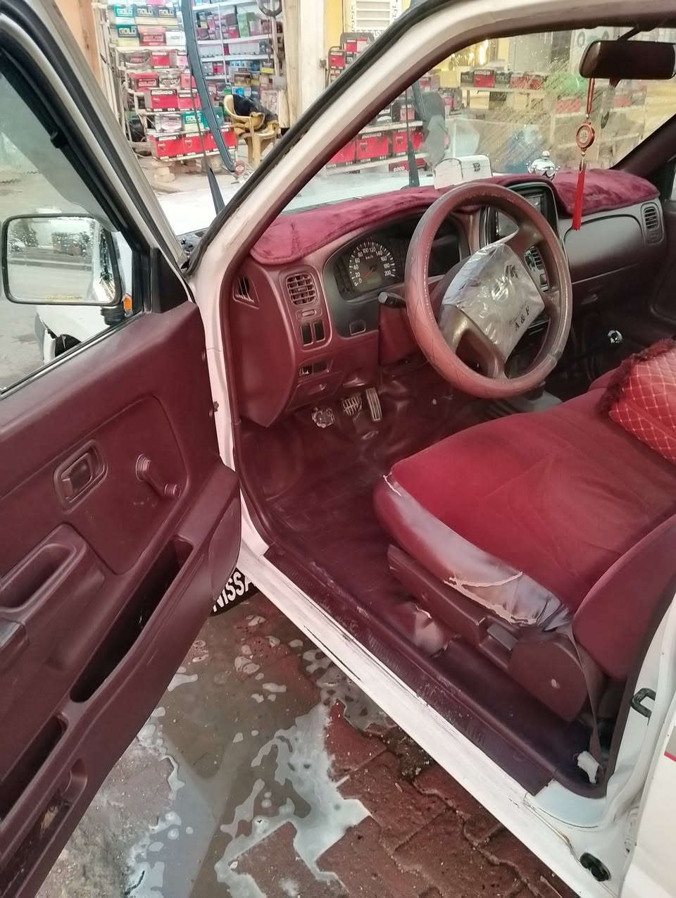 السلام عليكم بيكم نيسان موديل 2009 سيارة بلادية بيهة طخة بخشم الجاملغ الامامي فقط مكينة كير جدد تبريد ثلج تدفئة داخل جديد رقم بغداد *********** السعر 120وبية مجال
