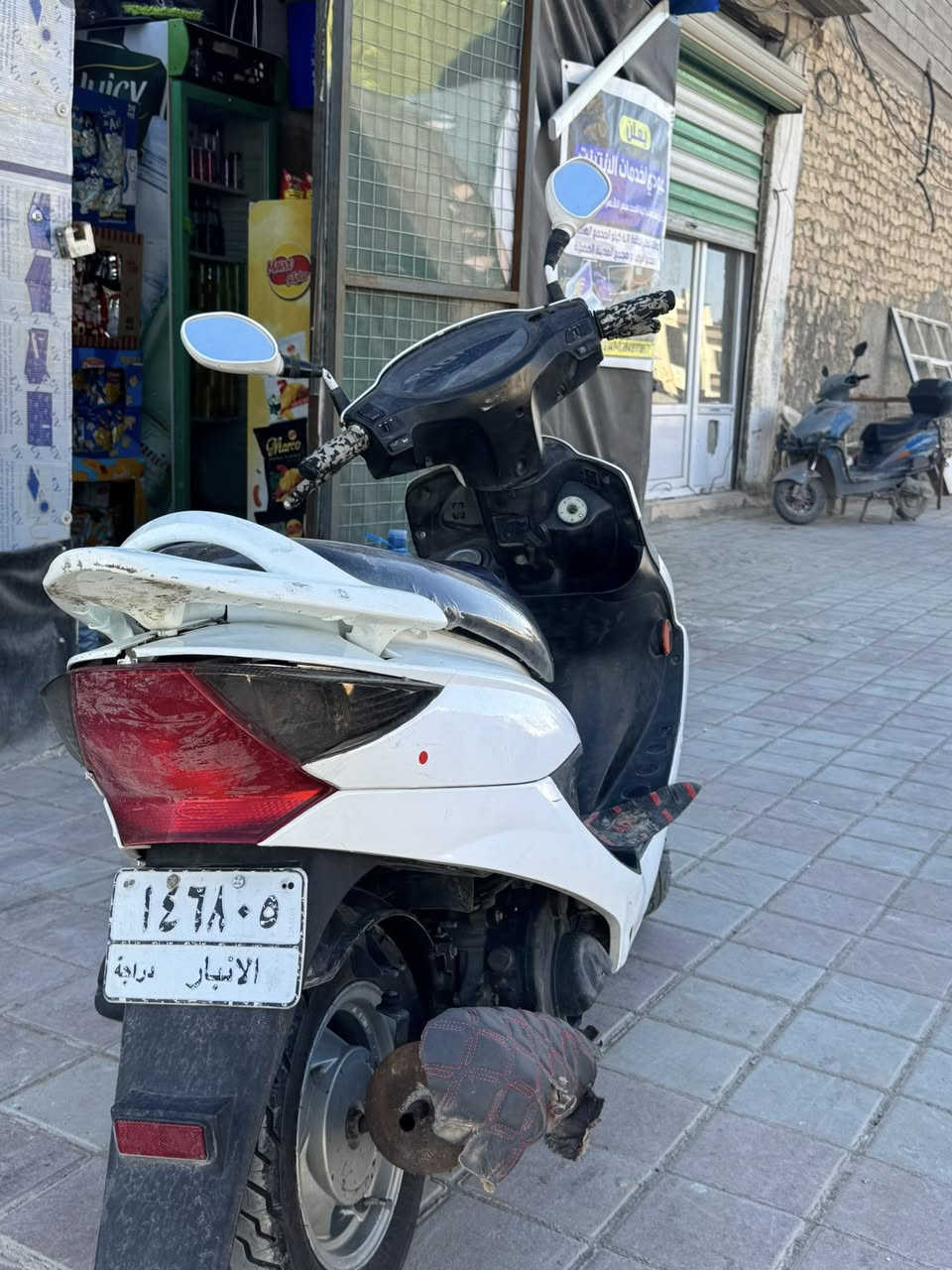 السلام عليكم
موطور كايمكو رص بوليس مسجل تحويل ثاني يوم 
لايت شغال موطور نضيف
نقصه فقط بريك امامي موجود البنز ماله
والاشاير بس واير 
الرمادي السبعه كيلو المجمع الهندسي
***********
