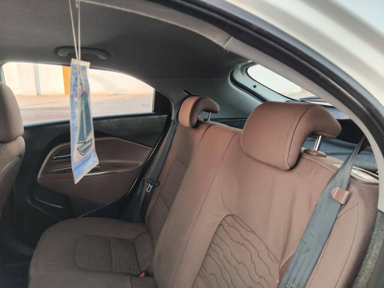 السلام عليكم للبيع كيا ريو خليجي اجباك موديل 13 السياره جديده خير من الله محرك 1600 قطرتين كير تبريد تدفئة صدر امامي وخلفي جديد تخم تاير ويل كب اكروم داخلها مشمشي غرفتها جديده رقم أربيل أنكليزي تحويل ثاني يوم السياره جاهزه نضيفه جدآ احله من الصور للإستفسار *********** مكان بغداد الرصافه
