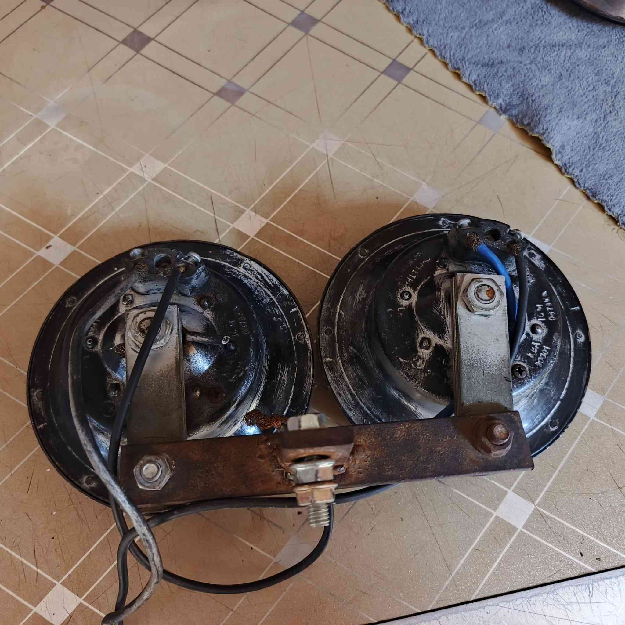 سلام عليكم هورن بوش إيراني وجبه الوله دكه ونعومه فول عل شد  مكاني مدينة الصدر رقم الهاتف ***********
