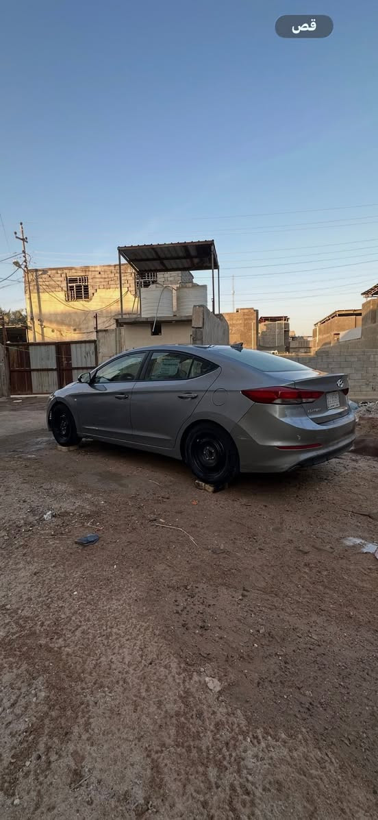 هيونداي النترا (Hyundai Elantra)
 الموديل: 2017
 اللون: رصاصي مميز (سلفر)
 المحرك: 2.0L دوش (اقتصادي وقوي)
 التحويل/السنوية: [ميسان سنوية منتهية تحويل  ثاني يوم ]السيارةرادلها ترتيب شوية 

 السيارة وارد أمريكي، حادثها جامغ وبنيد الضربه لا واصله  لغد ولا شاصي  وبيها بارد بالباب العبري امامي ربع الباب 
 وجود ضربة خفيفة بالدوسة موضح بالصور. وشخط بالباب كما موضح بالصورة  
 المظهر الخارجي للسيارة حلو ومرتب وما مؤثرة على مشيها.
الميكانيك والكهربائيات:
 مكينة وتبريد ثلج وصدر كله تمام.
 السيارة بيها "عتة خفيفة بالكير " (يحتاج لها تشييك أو سورتة جير) والبيع على وضعها الحالي والسعر 85 وبيها مجال 

العنوان البصرة التنومه 📍
***********
