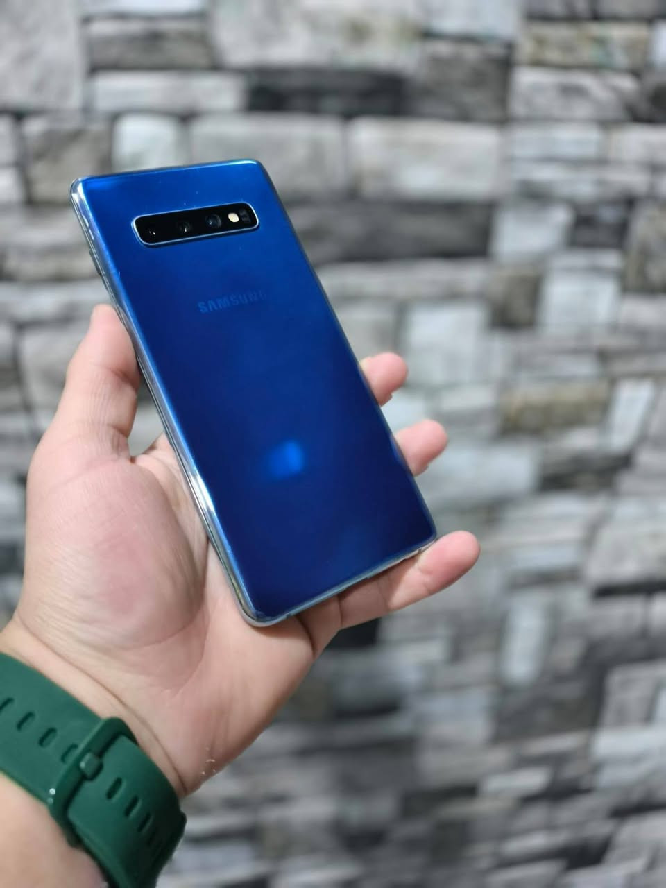 السلام عليكم
Galaxy S10 Plus 
جهاز نضيف وقوي فلاكشب مواصفاته معروفه 
بطاريه 4100 🔋
شاشته منحنيه رهييبه .. بصمه شاشه ووجه  
الجهاز مامفتوح ولا داخل صيانه ( مال بيت )
سعره  (240 ) وبي مجال 
مكاني حله شارع 80
رقمي ***********
مستعجل عل بيع
