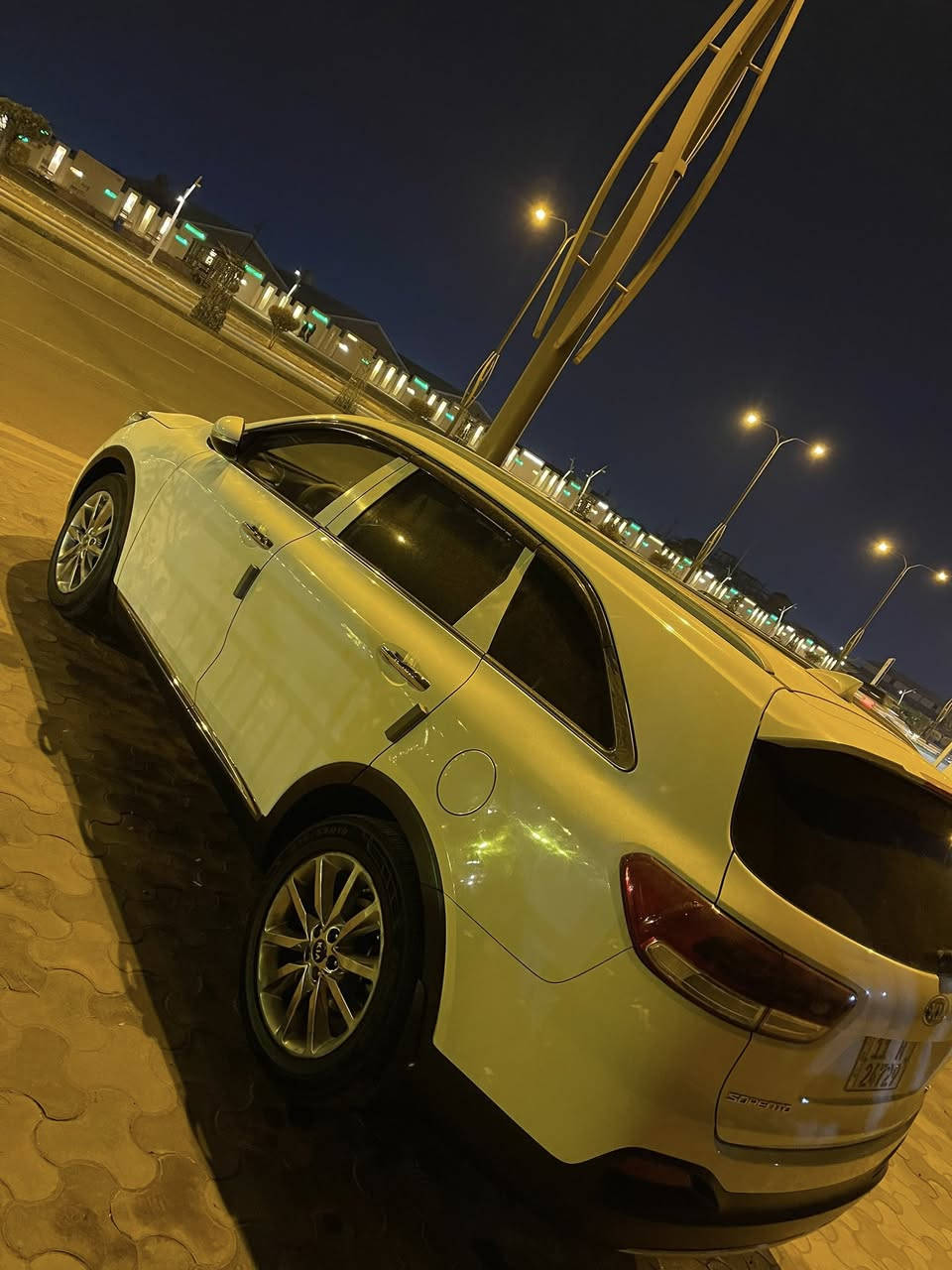 السلام عليكم 
للبيع كيا سورنتو. موديل 15

فول  كويتي   مكينة 6 

ماشية 95 حقيقي

مكفولة من صبغ  فقط بارد  شي قليل 

رقم بغداد دولي بأسمي

السيارة جديدة وستخدام شخصي 
 مكان السيارة الفلوجة 
السعر 205 وبي مجال واتشرف بالجميع
***********
