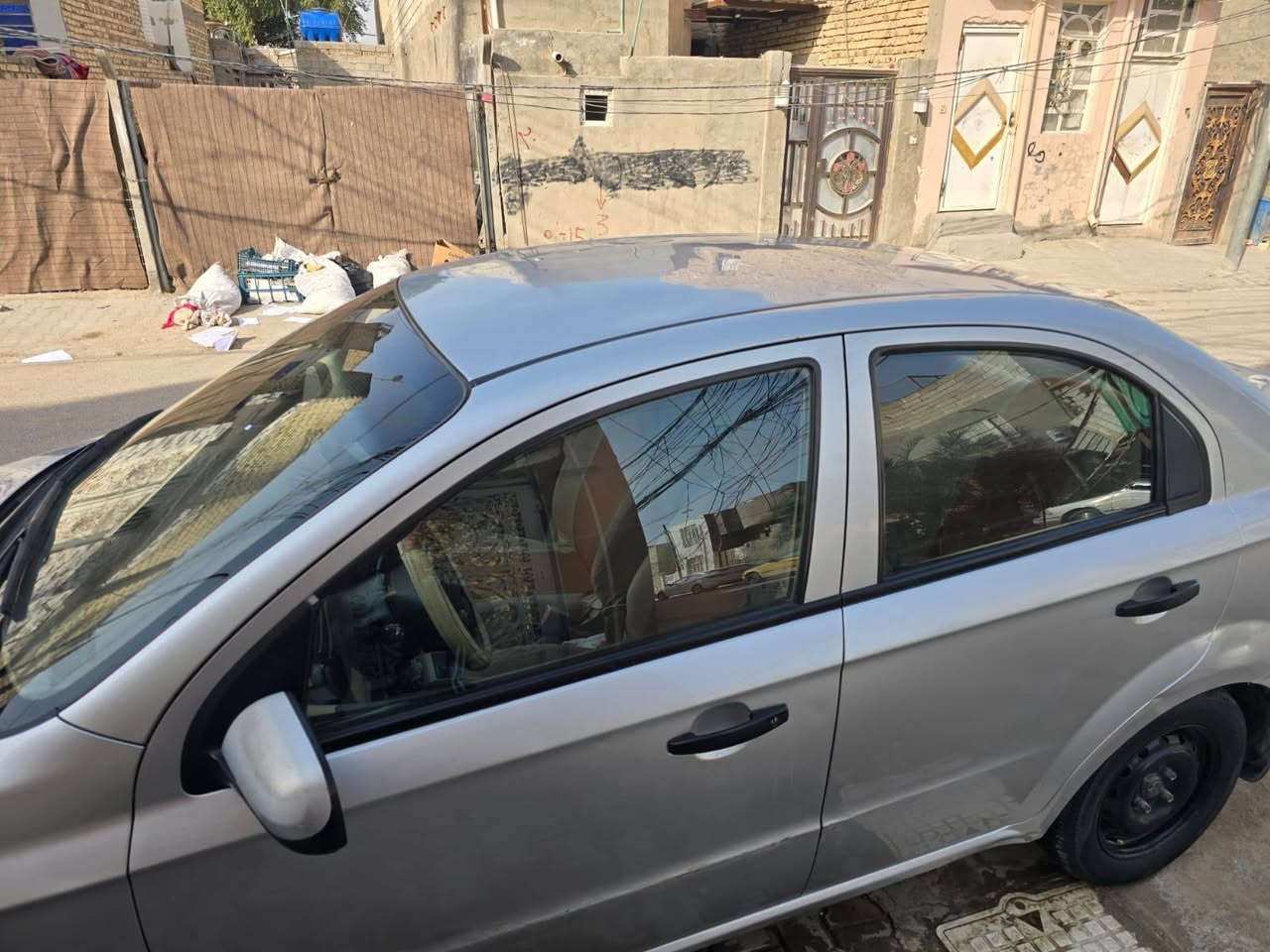 السلام عليكم شوفرليه افيو 2016 محرك 1600 وبيها شخط بالباب مال السائق بيها ضربه شاملغ الخلفي السعر 75 وبي مجال*********** اتصال
