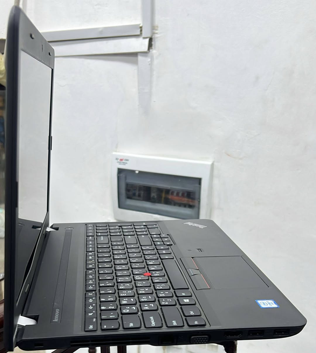 لابتوب Lenovo ThinkPad E560
#نظافة شرط مائة بالمائة 
#بطارية لاتقل عن ساعتين 

جهاز عملي قوي مناسب للدراسة والعمل المكتبي وتشغيل البرامج اليومية بسلاسة مثل الأوفيس والتصفح والبرامج الجامعية.
اختيار ممتاز لمن يريد جهاز اعتمادي من سلسلة ThinkPad المعروفة بالتحمل والجودة.
💻 المواصفات:
• المعالج: Core i7 الجيل السادس فئة U
• الرام: 8GB
• الهارد: 256GB SSD سريع للإقلاع وتشغيل البرامج
• الشاشة: 15.6 إنج بدقة FHD صورة واضحة ومريحة للعين
• الكيبورد:  عربي / إنكليزي اصلي
• كرت الشاشة الداخلي: 4GB Intel
• كرت الشاشة الخارجي: 2GB AMD Radeon R7 M370
🎁 الهدايا المجانية:
• ماوس
• ماوس باد
• حقيبة لابتوب
• الشاحن الأصلي
🛡 الضمان والخدمات:
• فحص كامل قبل الإرسال
• فحص كامل قبل الدفع والاستلام
• ضمان اسبوعين استبدال عند وجود خلل 
• الجهاز جاهز للاستخدام المباشر
📍 الموقع: موصل /موصل الجديدة 
بين مجسر الجديدة ودورة عبواليسي
🚚 التوصيل متوفر إلى جميع المحافظات
📞 للتواصل واتساب:***********
💰 السعر: 295 الف  دينار عراقي
مع التوصيل وحقيبة وماوس
