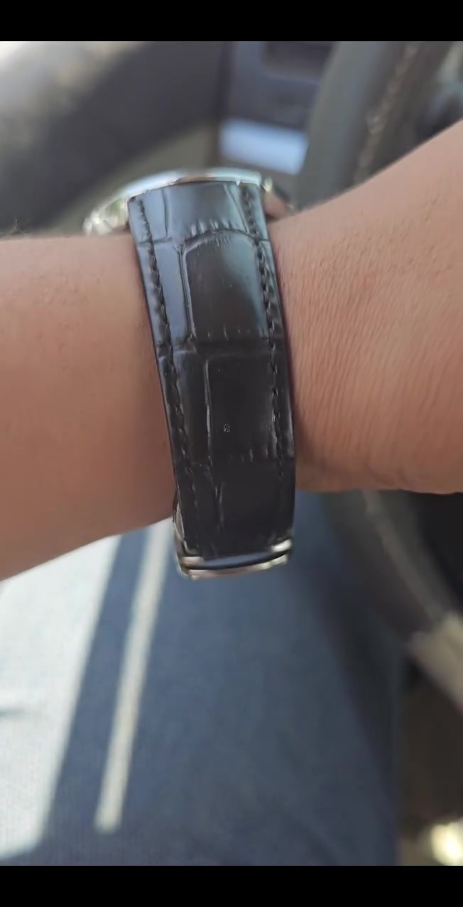ساعة ماركة CARTIER 
النوع رجالي 
طلاء كيس ثابت 🛡
سير جلد 
مقاومة للماء 👍
نافذة لعرض التاريخ 📆
الوزن 42 g ♎️
القطر 42 ملم
السمك 8 ملم


**إذا كنت صاحب هذا الإعلان وتريد حذفه لأي سبب، رجاءا أرسل رسالة إلى الدعم الفني**
