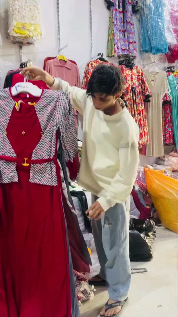 توفر فستان نساي  خامه كريب سعر درزن 30 الف
البيع فقط جمله 
الحجز وتساب
***********
