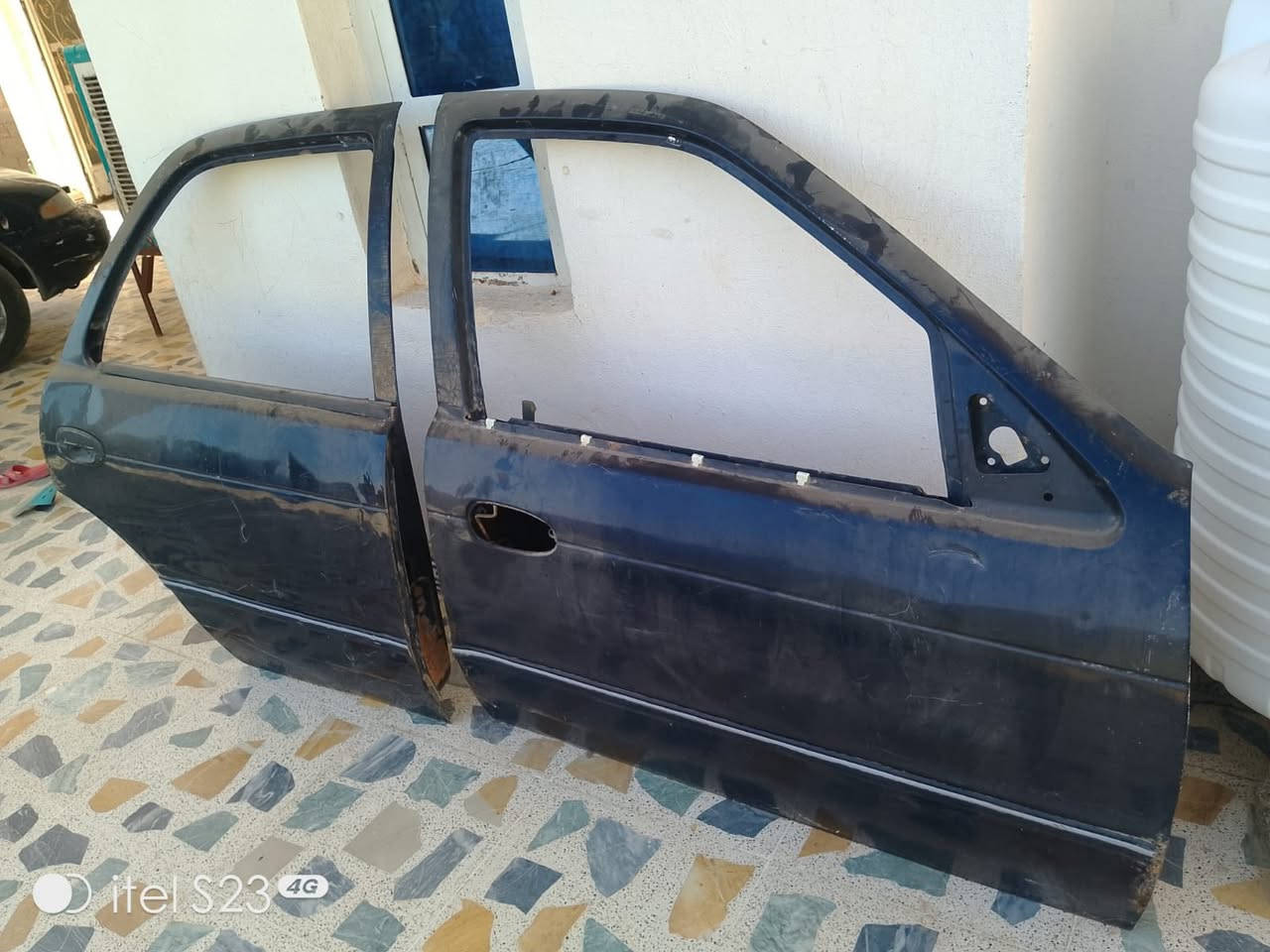 بوب سيفيا للبيع جهة اليمنى السعر ١٠٠ الف وبيها مجال الاتصال 
***********
