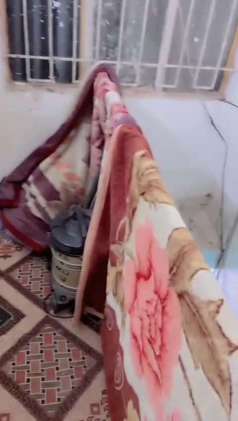السلام عليكم بيت للبيع اومراًوس بيت بقطاع صفر كبيرونضيف قاطين. اريدالبيت معروض سعره ٦٠ مليون 
البيت مساحه ٦٠ متر بالطول البيت مابي حوش مدخل عل استقبال بي ستقبال مطبخ حمام وغرفه جوه 
القاط الثاني غرفه ع كبر البيت ٩ مترات ترهم غرفتين 
وبالقاط الاول صطح 
وبالقاط الثاني صطح ثاني ع طول البيت الصطح كله شتايكر 
البيت نضيف المكان البلديات شارع ٣٠ اليوان مقابل جامع العلويه خديجه كهرباء مي كلشي متوفر منطقه معروفه.


**إذا كنت صاحب هذا الإعلان وتريد حذفه لأي سبب، رجاءا أرسل رسالة إلى الدعم الفني**