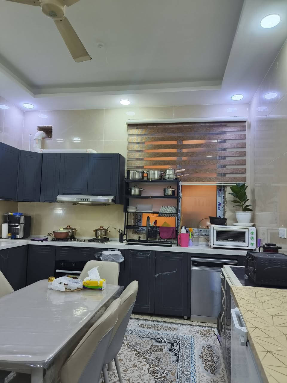 دار ٢٥٣متر  طابقين شارع ٢٠
                على ساحة يباع مع الاثاث 
                                    حي الجمعية 
بناء حديث  ودرجة اولى عمل جناي
تفاصيل اكثر اتصل او راسل الصفحة

***********
مكتب دارك الجديد
