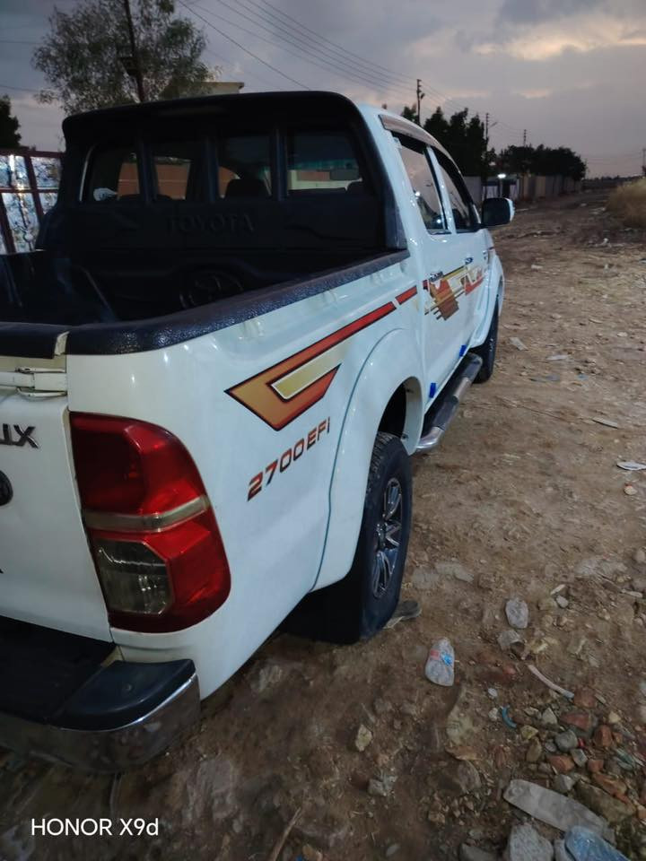 السلام عليكم 
بيكم 2010 رقم سليمانية دولي بأسمي شرط التحويل السيارة گير اوتوماتيك دفع رباعي تم اضافة منظومة غاز 
مكينة مجفتها بإيدي السيارة جديدة بيها الباب الخلفي مبدل بلادي 
السعر 200 وبيها مجال 
متواجد في بغداد 
للأستفسار الاتصال ***********
