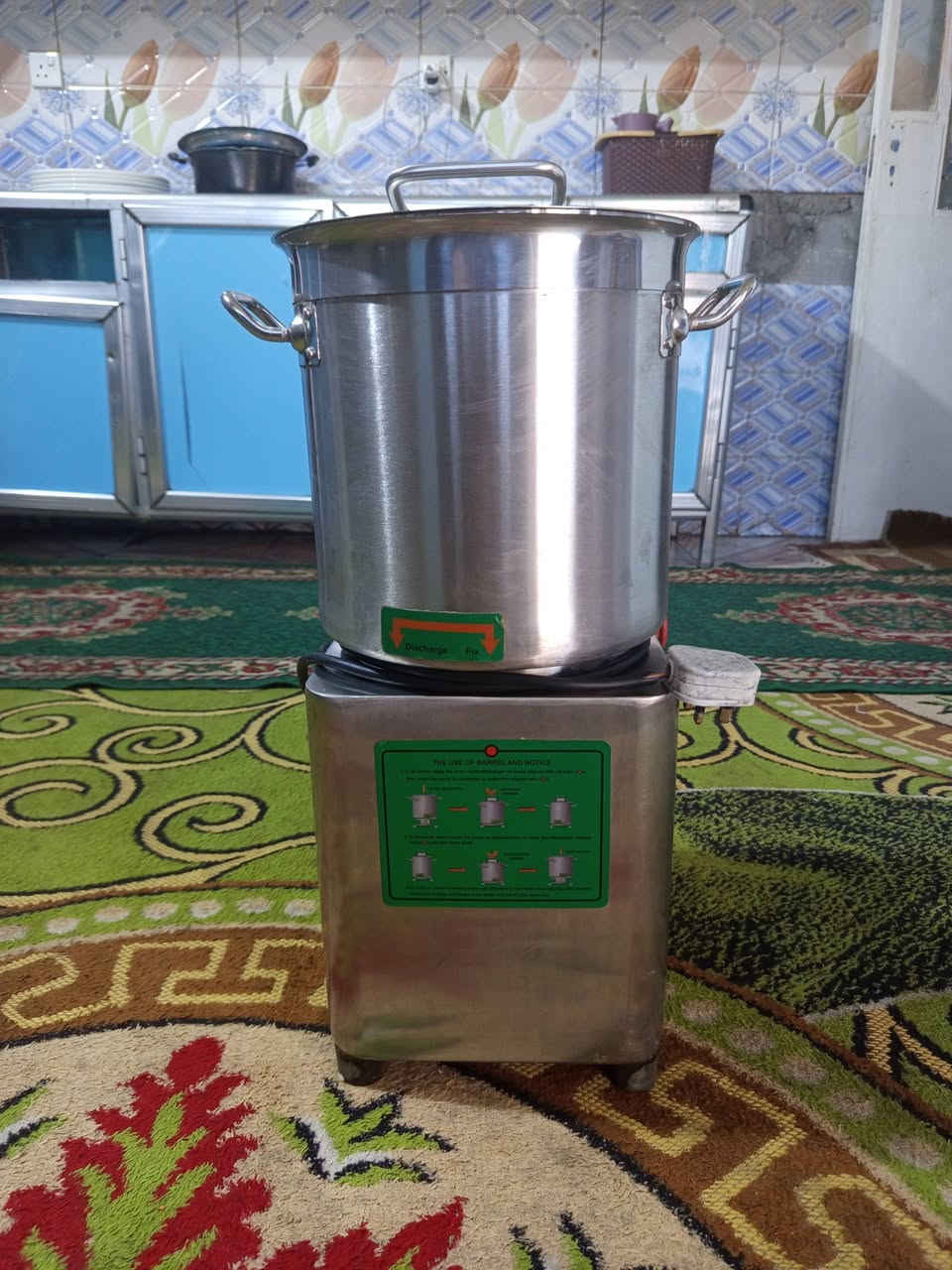 السلام عليكم متوفر للبيع نظافه 95 بالميه السعر 350
للاستفسار ***********
