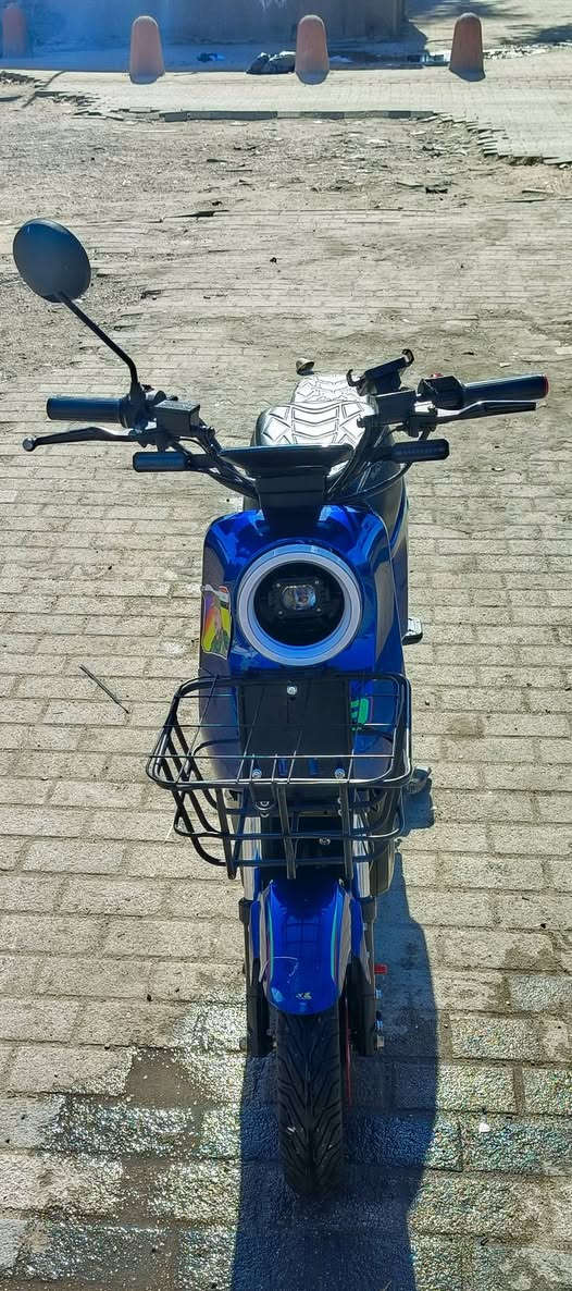 سلام عليكم
دراجة R9 للبيع نضيفة 
بطاريات العدد 5 مستعمله 5 اشهر
ربط بلوتوث
4 نمر سرع
نضام رجع خلفي
نشرات اماميه وخلفيه شغاله
هورن شغال
محمول هاتف
اشاير شغاله
صندوق امامي
تايرات لوك
بريك شغال 100٪
ما عدا الكفر الامامي مكسور
السعر 330
للاستفسار واتساب ***********
