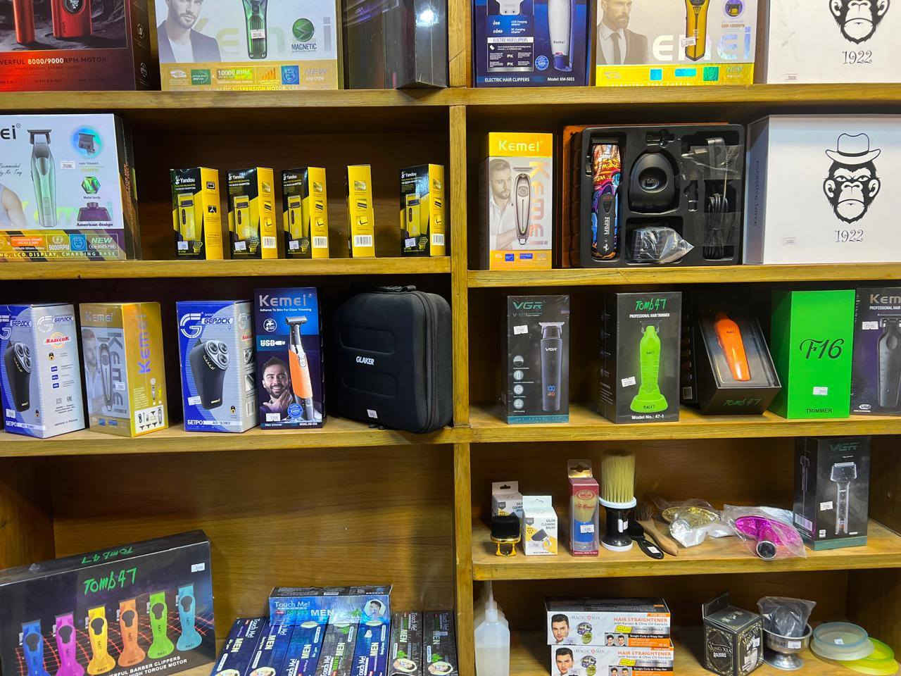 السلام عليكم
رفوف خشبية صاج عراقي عدد 8
***********
